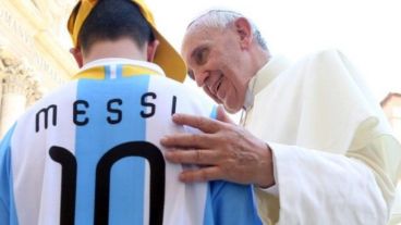 El Papa elogió a Messi, pero no lo consideró un Dios.