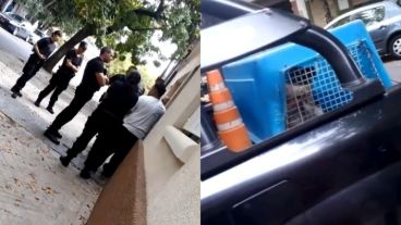 La policía entró a la casa y sacó a los perros en caniles.