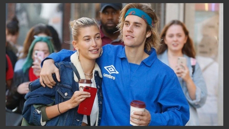 Justin Bieber junto a su novia Hailey Baldwin. Por ahora, no serán padres.