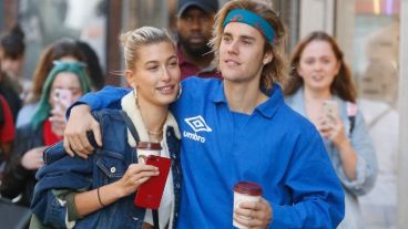 Justin Bieber junto a su novia Hailey Baldwin. Por ahora, no serán padres.