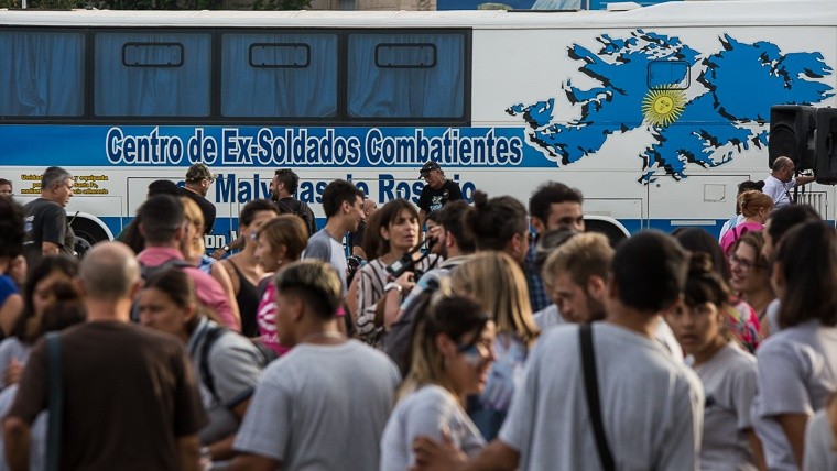 Vigilia 2 de abril en Rosario Vigiliamalvinas20193.jpg_1572130063