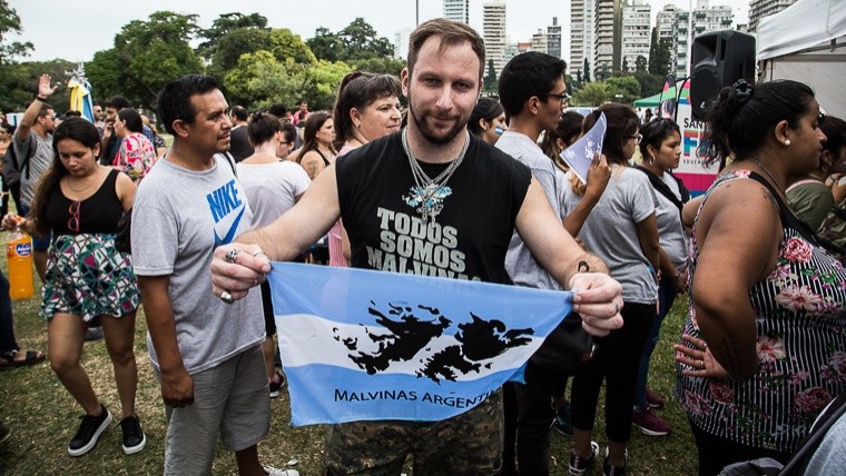 Vigilia 2 de abril en Rosario Vigiliamalvinas2019.jpg_1572130063