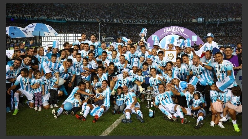 El equipo de Coudet aprovechó para festejar en su estadio.