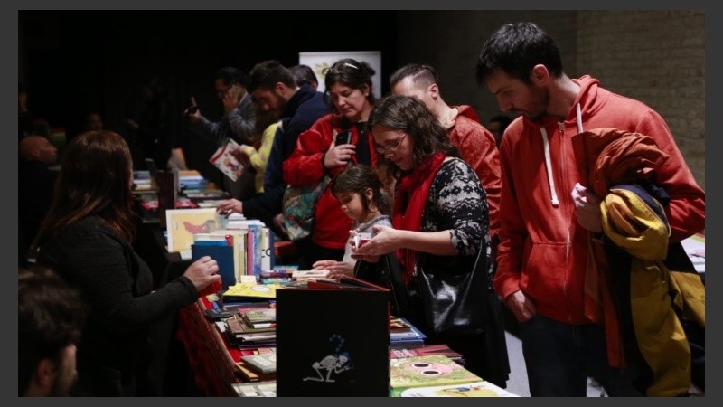 Lectoras y lectores aprovecharon para regalarse (o regalar) algún libro.