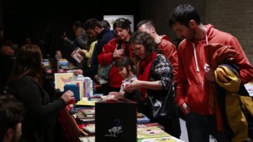 Lectoras y lectores aprovecharon para regalarse (o regalar) algún libro.