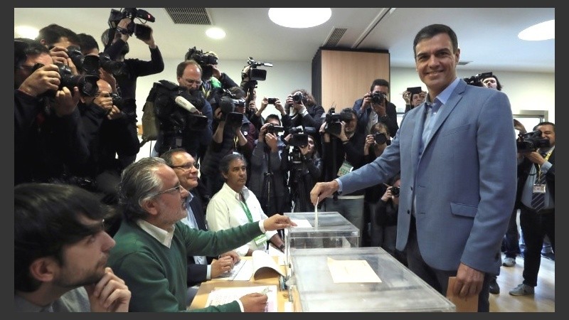 Sánchez votó confiado y los resultados lo respaldaron.