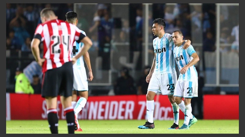 Racing jugará en Victoria el primer partido de cuartos de final del certamen.