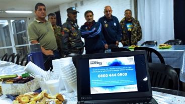 Los primeros en llegar recibieron una merienda mientras se preparaba la cena.