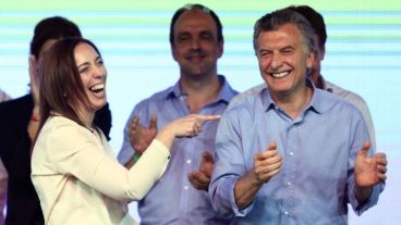 Vidal y Macri ríen en un acto. ¿Cómo habrá caído el acto fallido de Santilli?