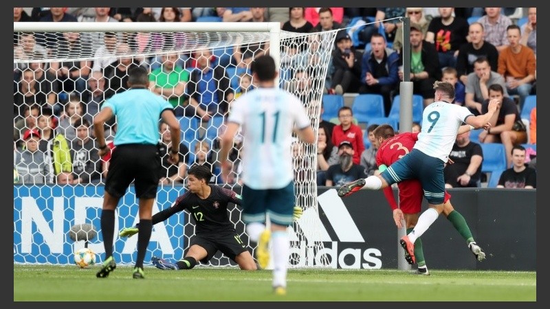 Gaich la toca para abrir el marcador en el primer tiempo.