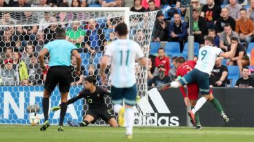 Gaich la toca para abrir el marcador en el primer tiempo.