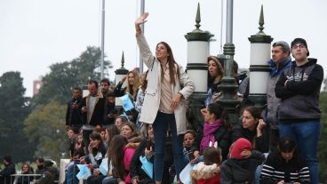 Miles de chicos juraron lealtad a la bandera este martes en el Monumento.