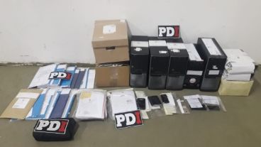 Parte de los elementos secuestrados en los operativos.