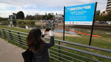 El Sabalito Barredor estará limpiando la desembocadura del arroyo las veces que se lo requiera.