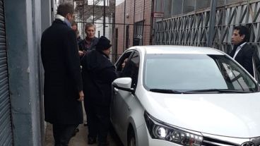 La vicepresidenta llegó en un auto e ingresó a la planta desde un pasillo.