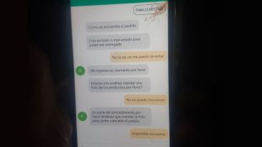 El teléfono ensangrentado y un chat que indigna.