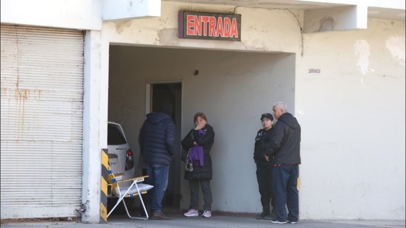 Estupor en la entrada del motel en Roca al 2800. 