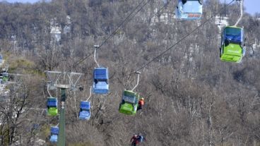 A los pocos minutos de registrada la falla comenzó el operativo de rescate vertical.