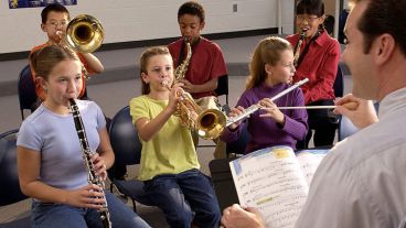 El efecto es más pronunciado en aquellos que aprenden a tocar un instrumento en comparación con quienes acuden a clases de canto.