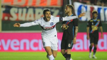 Nico Blandi festeja su gol en Sarandí.