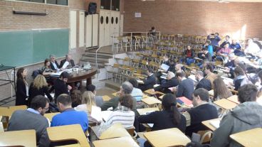 La reunión del consejo superior de la UNR en la facultad de Ciencias Agrarias.