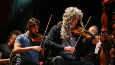 "Los didácticos de la Sinfónica": un espectáculo en el teatro El Círculo que acerca a los jóvenes a la música.