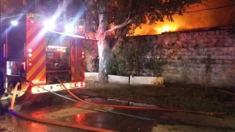 El incendio desbastó las instalaciones del lugar. 