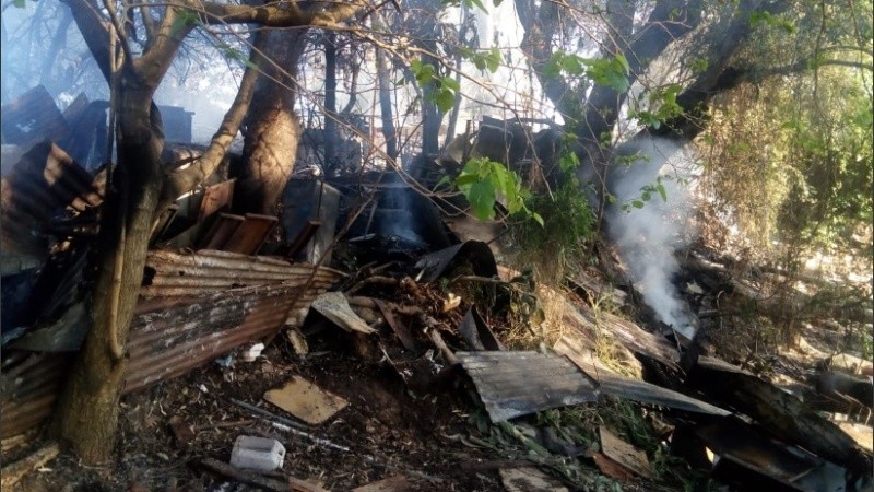 No quedó nada en pie tras el incendio en un predio de zona sur. 