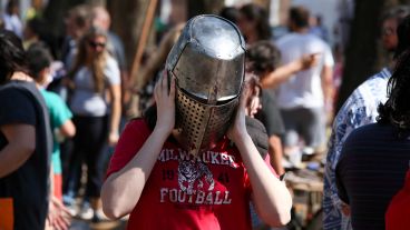 Una jornada de sábado a pleno sol en el Encuentro de Arte Medieval en zona norte.