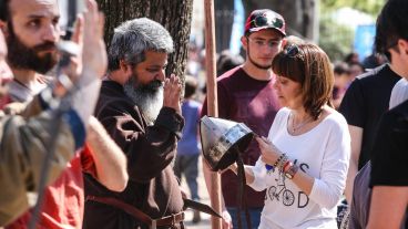 Una jornada de sábado a pleno sol en el Encuentro de Arte Medieval en zona norte.