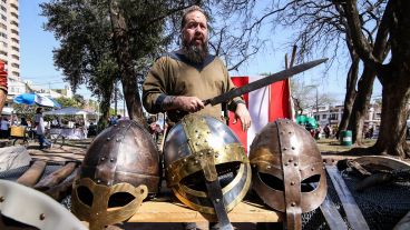 Una jornada de sábado a pleno sol en el Encuentro de Arte Medieval en zona norte.