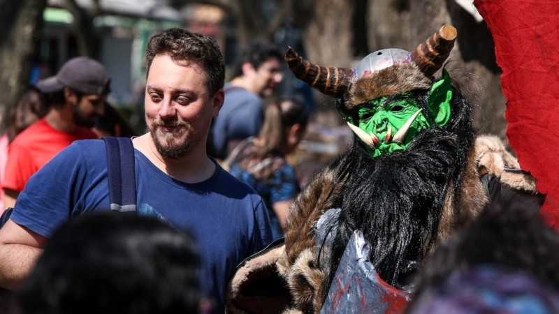 Una jornada de sábado a pleno sol en el Encuentro de Arte Medieval en zona norte.