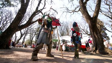 Una jornada de sábado a pleno sol en el Encuentro de Arte Medieval en zona norte.