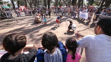 Una jornada de sábado a pleno sol en el Encuentro de Arte Medieval en zona norte.