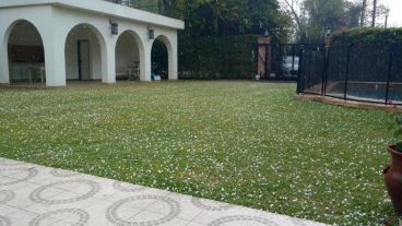 Granizo en Funes este martes al mediodía.