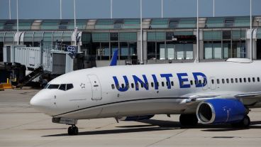 Luego de la demora los pasajeros fueron traspasados a otro avión para llegar a destino.