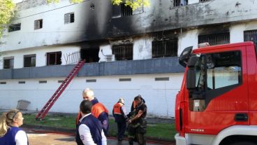 El incendio se desató cerca de las 8 de la mañana.