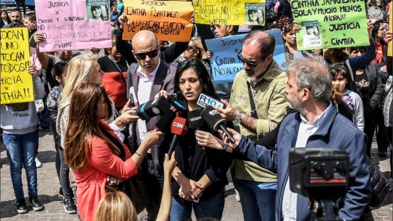 Gabriela, hermana de Cinthia, habló desde el Obelisco.