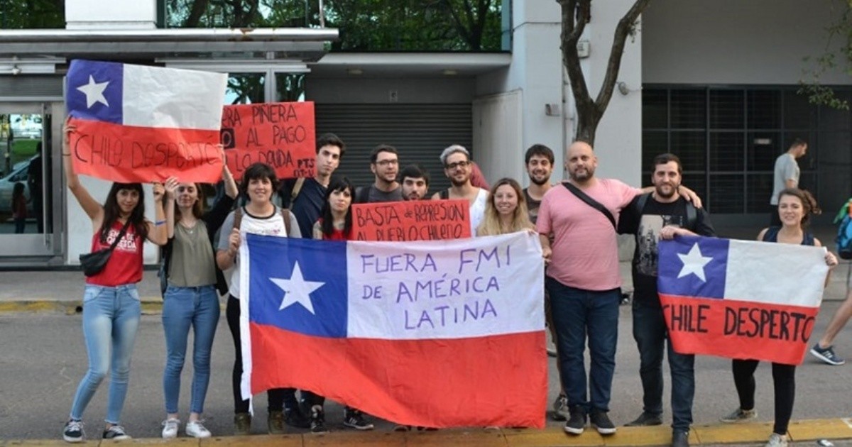 El Frente De Izquierda Cerró Su Campaña Frente Al Consulado De Chile Rosario3 5409