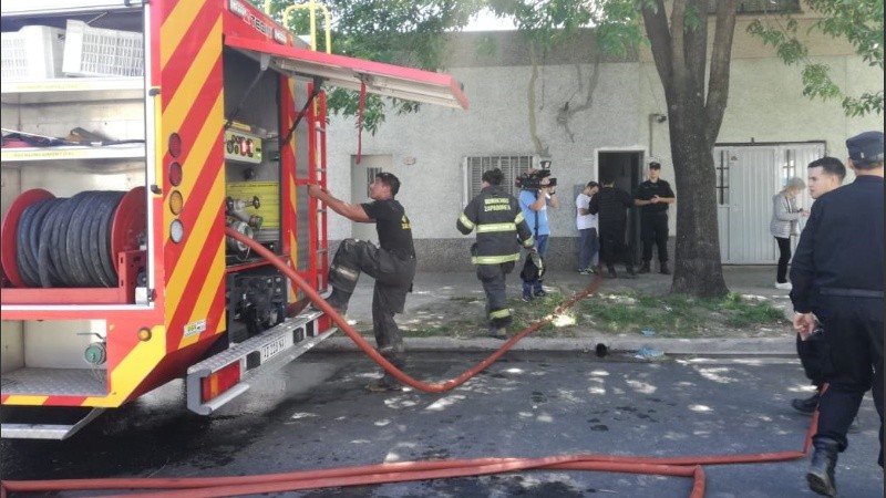 El incendio se registró en el fondo de una casa de Ameghino al 1500. 