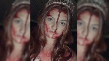 Sidney Wolfe disfrazada de "Carrie".