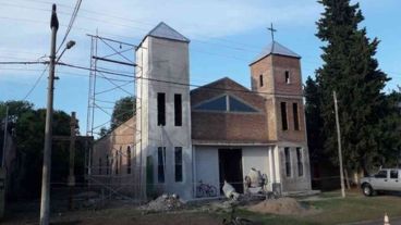 La iglesia que estaban reparando los obreros fallecidos.