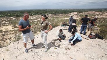 El grupo que trabaja en Cerro Overo.