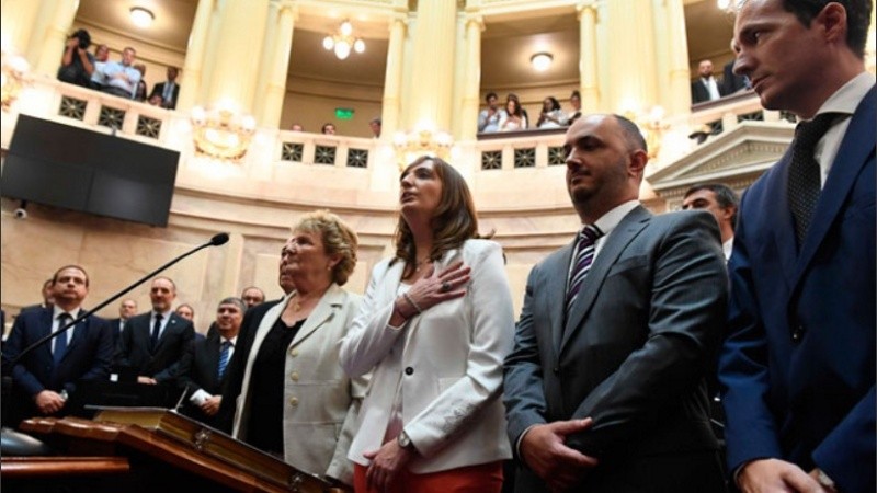 La dirigente María Luz Alonso al momento de jurar como secretaria administrativa en el Senado de la Nación 