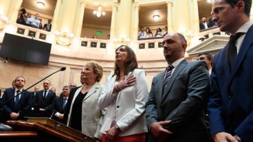 La dirigente María Luz Alonso al momento de jurar como secretaria administrativa en el Senado de la Nación