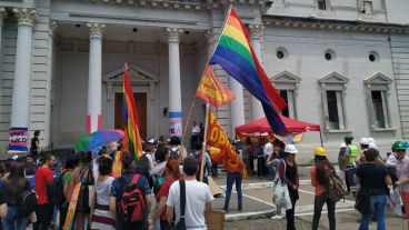 Los festejos frente a la Legislatura el día que salió la ley.