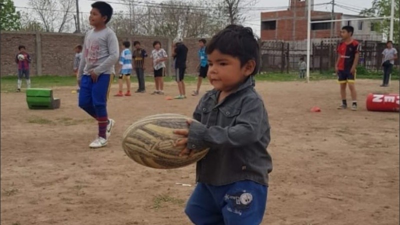 Los Tigres ya llevan cinco años de tarea solidaria.