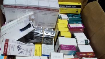 La Policía secuestró los medicamentos legales que se vendían de forma ilícita.