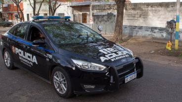 La policía detuvo a dos sujetos.