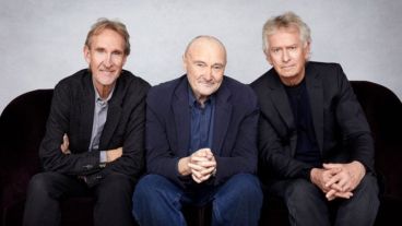 Mike Rutherford, Phil Collins y Tony Banks se reencuentran como Genesis en un escenario.